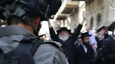 مئات الحريديم يتظاهرون شرق تل أبيب احتجاجًا على اعتقال متهربين من الخدمة العسكرية