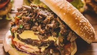 طريقة عمل برجر شاورما اللحم بطعم غني وقوام مثالي في المنزل