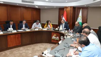 محافظ الجيزة يعيد توزيع معدات وعمال النظافة حسب احتياجات الأحياء والكثافة السكانية