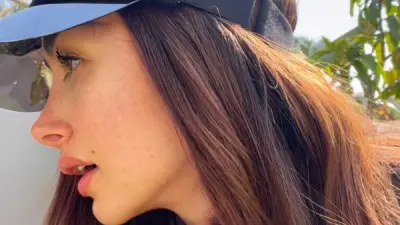 هنا الزاهد تتألق بدون مكياج في إطلالة كاجوال رياضية جديدة