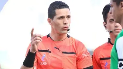 قرار مفاجئ من كاف بتعيين الحكم محمود وفا في بطولة أفريقيا للناشئين