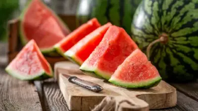 نصائح عاجلة للمواطنين قبل تناول البطيخ ذي العلامات البيضاء