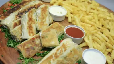 طريقة عمل جلاش رول باللحم اللذيذ في المنزل