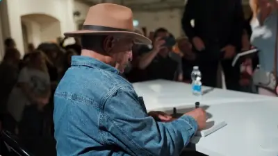 ألف إيطالي يوقعون وثيقة استرداد نفرتيتي في محاضرة زاهي حواس