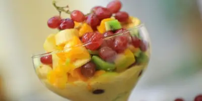 طريقة عمل سلطة فواكه بالكاسترد بخطوات بسيطة