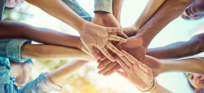 مركز الأزهر يوضح كيف أرشد الإسلام إلى أهمية اختيار الصديق