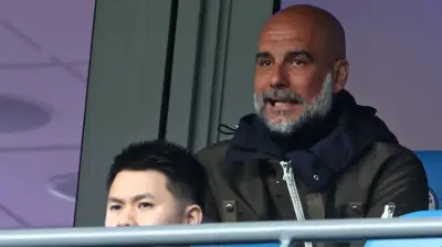 بيب جوارديولا يتجاهل قمة باريس وبايرن ويشاهد مباراة في الدرجة الثالثة