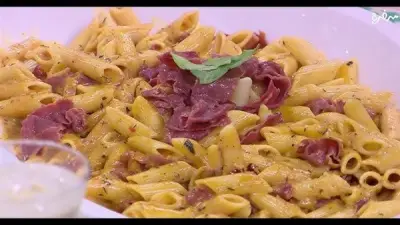طريقة عمل المكرونة بالبسطرمة الشهية في المنزل