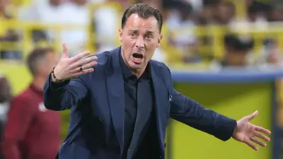 يايسله يهاجم حكم مباراة النصر والأهلي ويطالب ديميرال بالهدوء