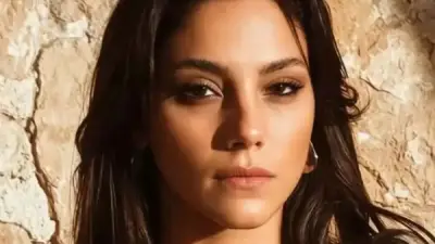 نجمة المدينة البعيدة تكشف حقيقة علاقتها بزميلها أتاكان أوزكايا