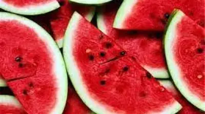 يقلل الإجهاد ومضاد للأكسدة.. ماذا يحدث لجسمك عند تناول البطيخ؟