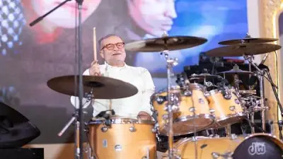 نوستالجيا باند تعود للجمهور بعروض لايف وأغاني الزمن الجميل بمشاركة شريف منير