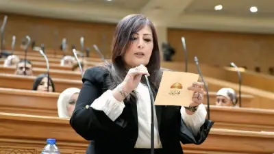 إليزابيث شاكر: منحة العمالة غير المنتظمة خطوة نحو العدالة الاجتماعية