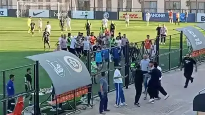 اشتباكات عنيفة في مباراة بروكسي ومسار بسبب قرار تحكيمي مثير للجدل