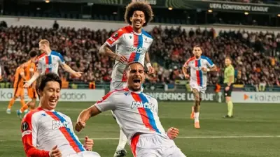 كريستال بالاس يقترب من نهائي المؤتمر بثلاثية في شاختار