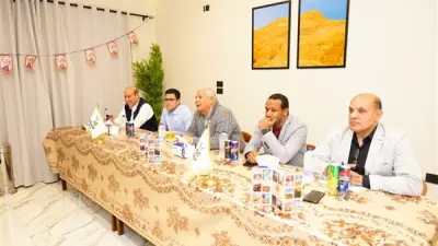 محافظ مطروح يبحث مع مستثمري سيوة تنشيط السياحة وتخصيص خط طيران مباشر