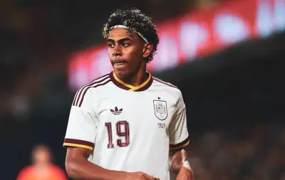 تقرير: لامين يامال مستاء من هتافات جماهير إسبانيا العنصرية خلال مباراة فرنسا