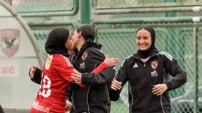 لقاء الخميسي تخطف الأنظار بإطلالة سوداء وتعلن إجراءات قانونية ضد الشائعات