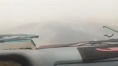 الوادي الجديد تحذر من السير على الطرق السريعة بسبب العواصف الترابية الشديدة