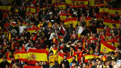 رئيس وزراء إسبانيا يدين العنصرية ضد المنتخب الإسلامي وجماهيره: ليسوا استثناءً