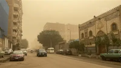عاصفة رملية تعصف بشوارع القاهرة وتؤثر على الرؤية في عدة مناطق