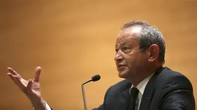 ساويرس يقترح حلًا مبتكرًا لأزمة الطاقة في مصر عبر محطات الطاقة الشمسية