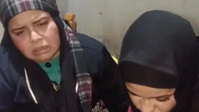 زوجة ضحية لقمة العيش بالمنوفية: مات وتركنا لوحدنا في مأساة تصادم طريق السادات