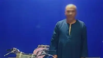 ضبط قائد دراجة نارية حاول دهس طفل عمدًا في قنا بعد تداول فيديو على مواقع التواصل