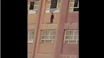 الداخلية تكشف تفاصيل خطيرة: طفل يعرض حياته للخطر أثناء اللعب في مدرسة بالقليوبية