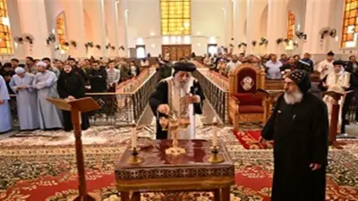 البابا تواضروس يترأس قداس جمعة ختام الصوم ويصلي طقس القنديل في الدير