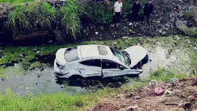 استعراض متهور في زفة عروسين يتسبب في سقوط سيارتين بمصرف زراعي بالشرقية