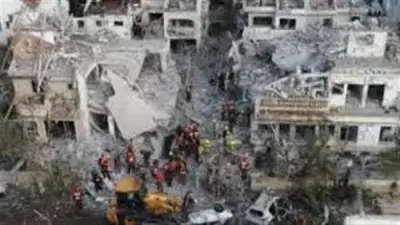 إعلام عبري: انهيار مبنى في رمات جان وانقطاع الكهرباء في روش هعين جراء الصواريخ الإيرانية