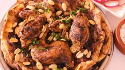 طريقة عمل فتة مسخن الدجاج: وصفة سهلة وسريعة للوجبات المنزلية