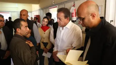 وزير الصحة يغير مسار جولته ويقوم بزيارة مفاجئة لمركز طبي في بدر