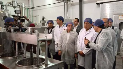 رئيس الوزراء يزور شركة الطحان لتصنيع التمور في بنها ويؤكد على دعم القطاع