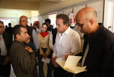 وزير الصحة يغير مسار جولته بزيارة مفاجئة لمركز طبي في مدينة بدر
