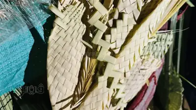 أجواء احتفالية مميزة في شبرا مصر مع أحد السعف: أسعار مناسبة وإقبال كبير