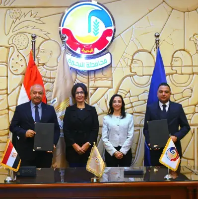 وزيرة الثقافة ومحافظ البحيرة يوقعان بروتوكولاً لإحياء مكتبة البلدية بدمياط