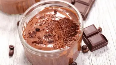 طريقة تحضير موس الشوكولاتة والزبادي بمذاق احترافي في خطوات سهلة