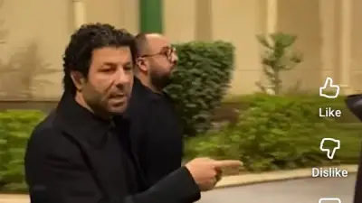 إياد نصار ومحسن منصور يقدمان واجب العزاء لـ حاتم صلاح في وفاة والده