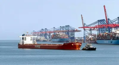 ميناء شرق بورسعيد يستقبل أكبر سفينة صب جاف على رصيف محطة سكاي بورتس