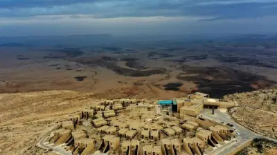 كارثة بيئية تلوح في الأفق: أضرار بالمنطقة الصناعية بإسرائيل ومخاوف من تسرب مواد سامة