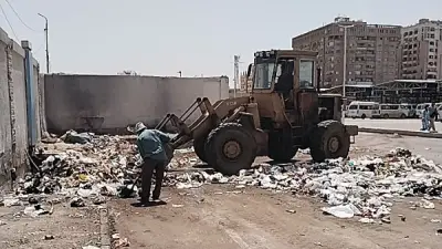 الإسماعيلية تشن حملة مكبرة لرفع القمامة بتوجيهات المحافظ لتحسين النظافة العامة