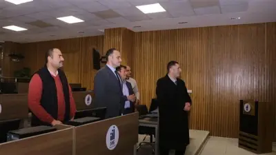 محافظ دمياط يقود جولة رقابية عبر مركز السيطرة لضمان التزام المحال بقرار الغلق