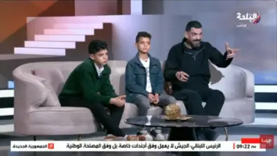 طفل يكشف تفاصيل صادمة عن سوء معاملة والدته: ادعت السفر واكتشف وجودها بالشقة