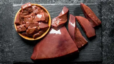 ماذا يحدث لجسمك عند تناول الكبدة الفاسدة؟ تحذيرات صحية خطيرة