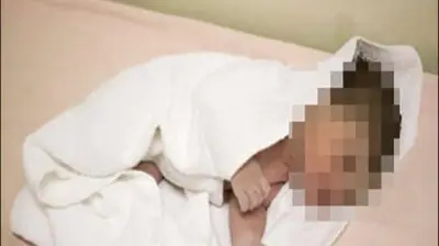 ضبط أم بعد إلقاء رضيعة في الشارع بولاق الدكرور بسبب حمل سفاح