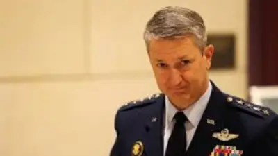 الجنرال دان كين: تحطم طائرة أمريكية خلال مهمة إنقاذ طيار مفقود في إيران