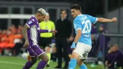 نابولي يحقق فوزًا ثمينًا على ميلان في الدوري الإيطالي بهدف متأخر