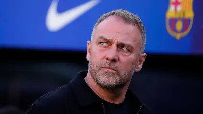 فليك يحذر نجوم برشلونة من الانسياق وراء حسابات أتلتيكو قبل صدام دوري الأبطال